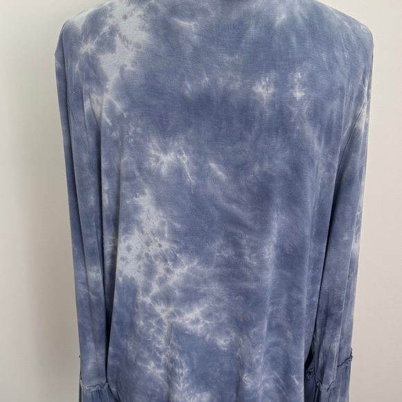 American Eagle Outfitters Blue Tie-Dye V-Neck Blouse - Picture 4 of 8